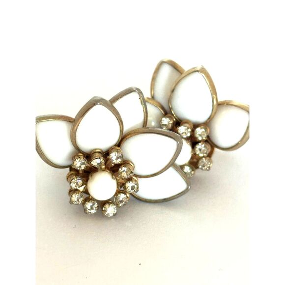 Vintage Milk Glass Flower Petal Clip on Earrings - Picture 6 of 6